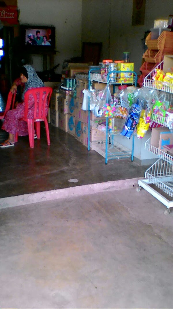 Kedai Serbaneka Fauzi - Photo 1