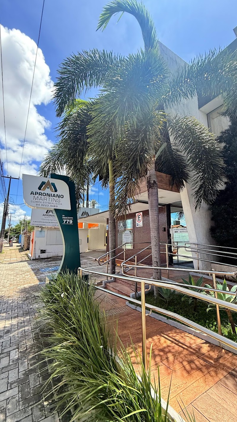 Dr. Guilherme Galvão - Implantodontista e Periodontista - foto 3