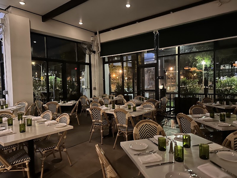 Dapper Dine & Lounge