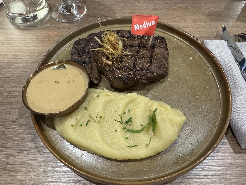 Elements Bar and Grill Haberfield photo 4