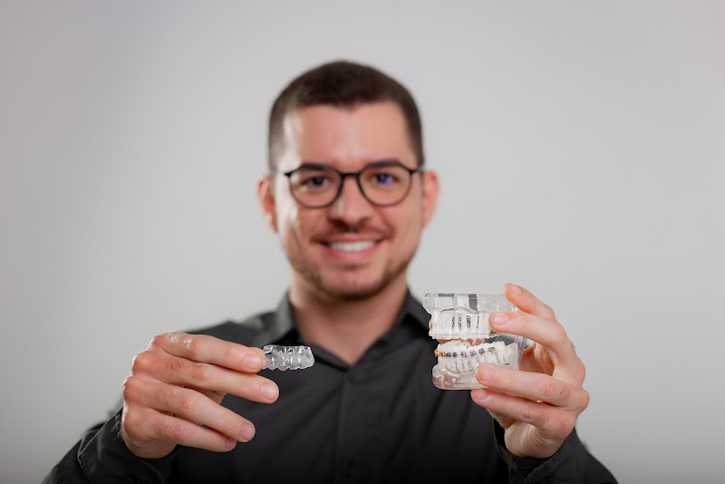 Dentista em João Pessoa - Dr. Breno Estevam - Especialista em Tratamento de Canal e Alinhador Invisível - foto 4