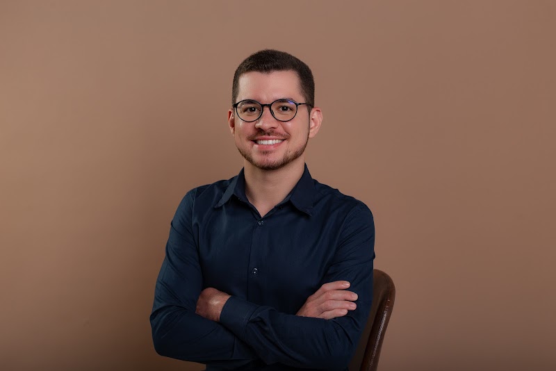 Dentista em João Pessoa - Dr. Breno Estevam - Especialista em Tratamento de Canal e Alinhador Invisível - foto 1