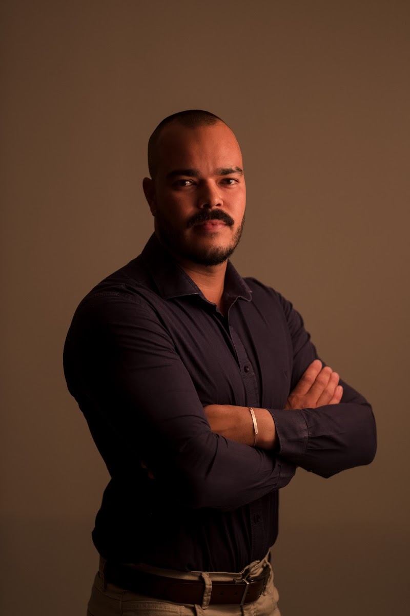 Dr Wagner Moreira - IMPLANTES DENTARIOS