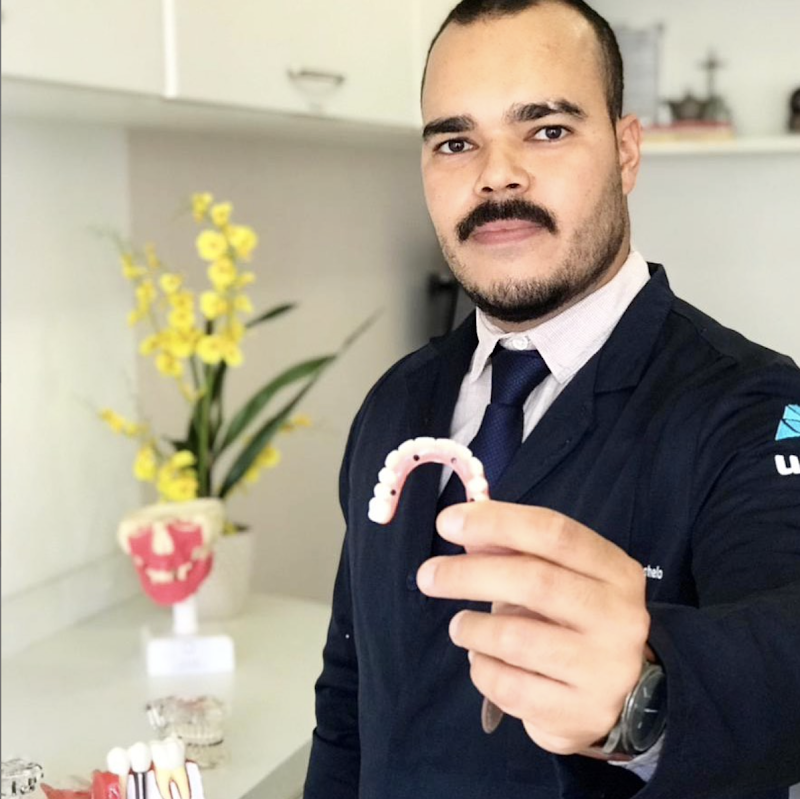 Dr Wagner Moreira - IMPLANTES DENTARIOS - foto 5