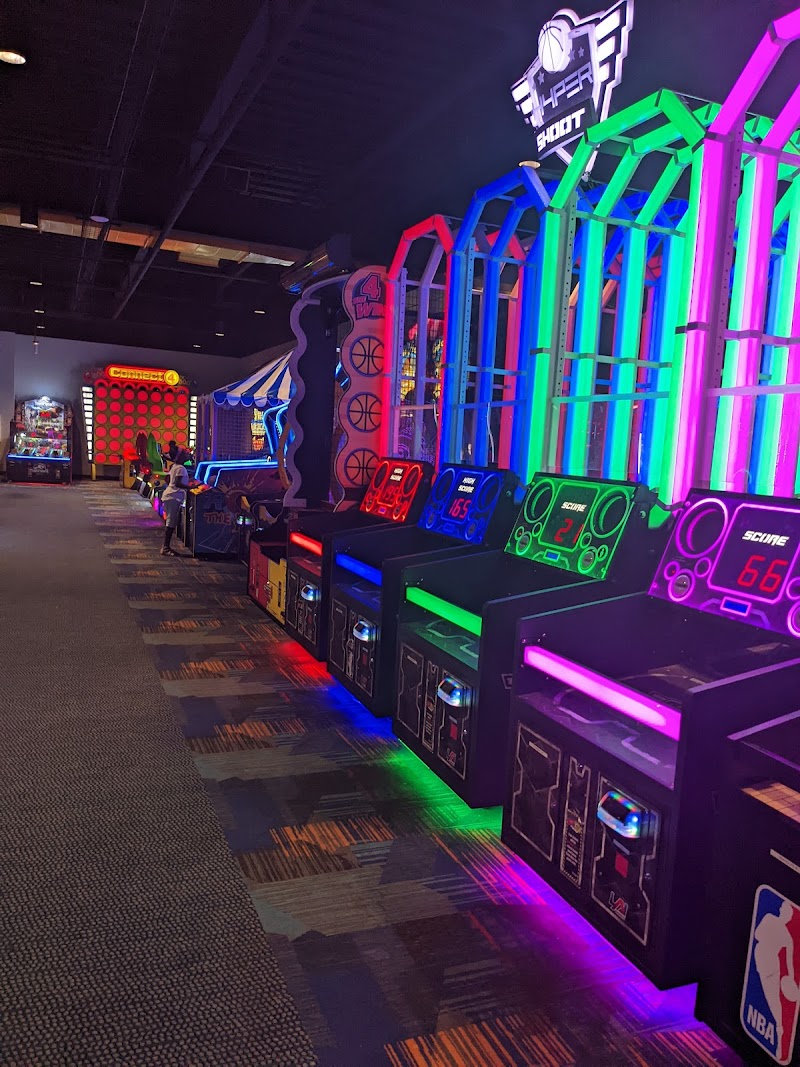 Round1 Bowling & Arcade Cumberland Mall photo 8