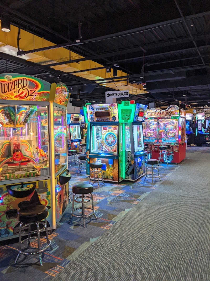 Round1 Bowling & Arcade Cumberland Mall — Amusement Center in Atlanta