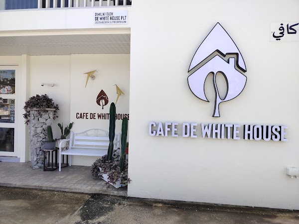 Cafe De White House - Photo 1