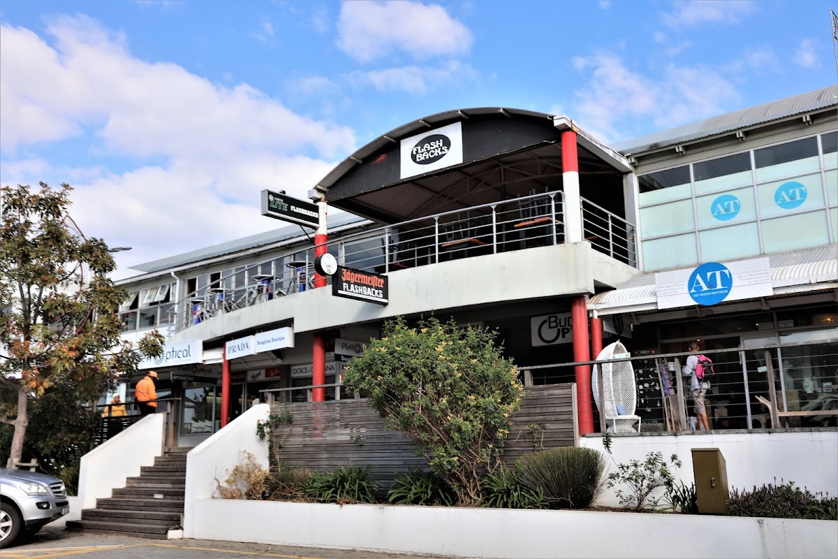 Flashbacks Bar — photo 3