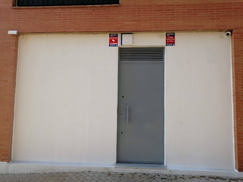 TRASTEROS en Doctor Rafael Font Guardiola, 21005 Huelva, España - Imagen 4
