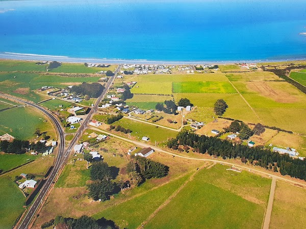 Colac Bay Tavern & Camping Ground 1