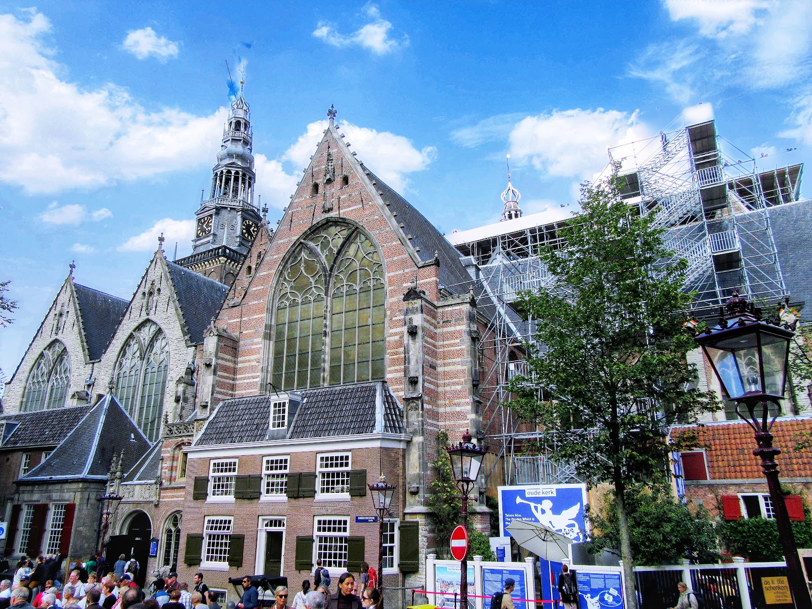 Oude Kerk, Oudekerksplein