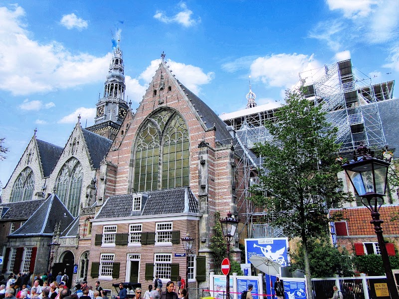Oude Kerk, Oudekerksplein