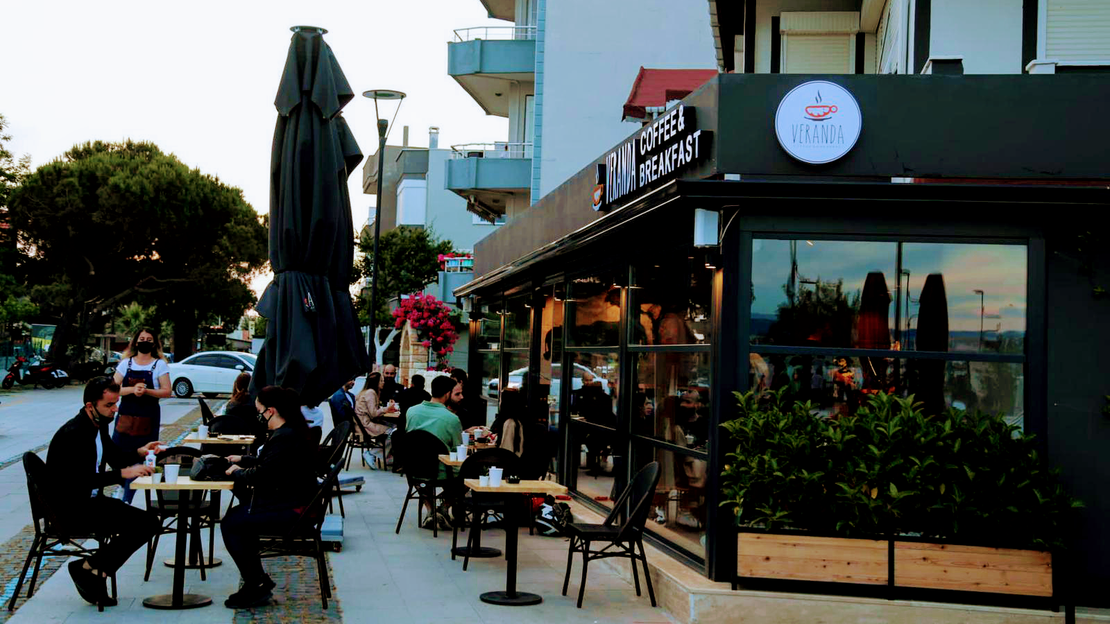 Veranda Coffee Company - Yeni Kordon mekanı