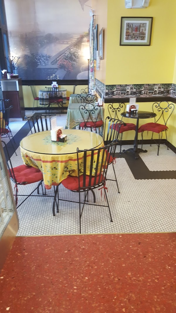 Le Petit Cafe