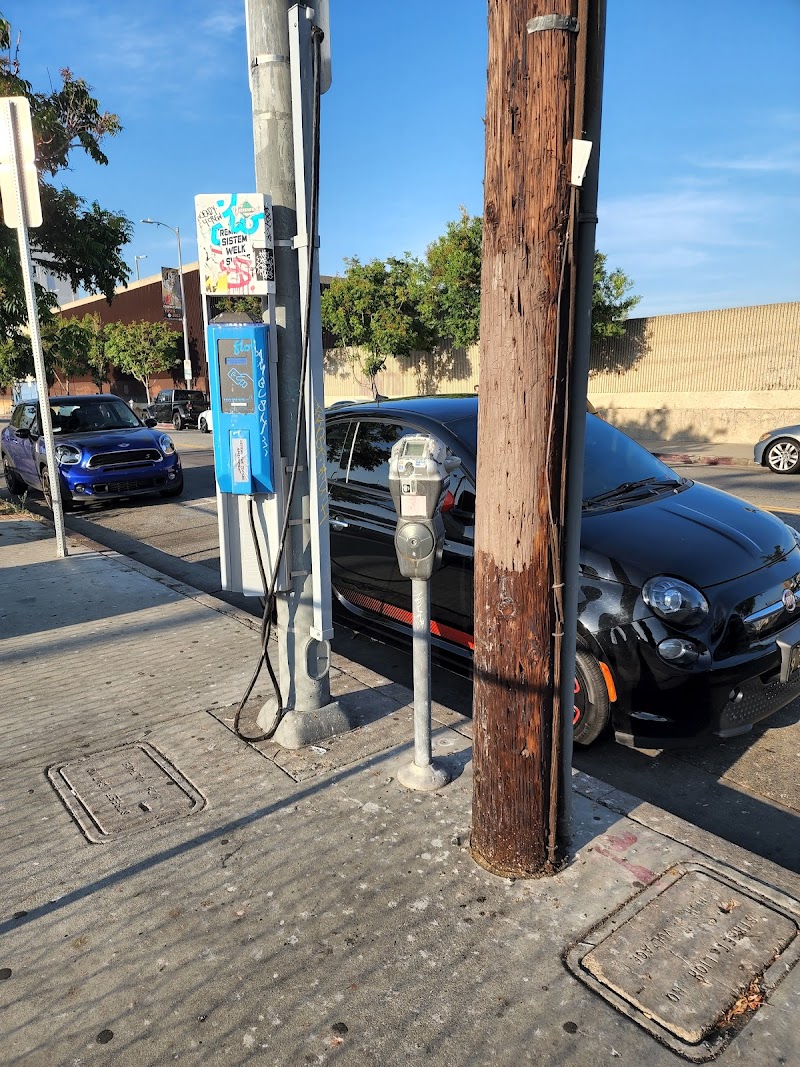 Flo Charging Station - EV Charging in Los Angeles