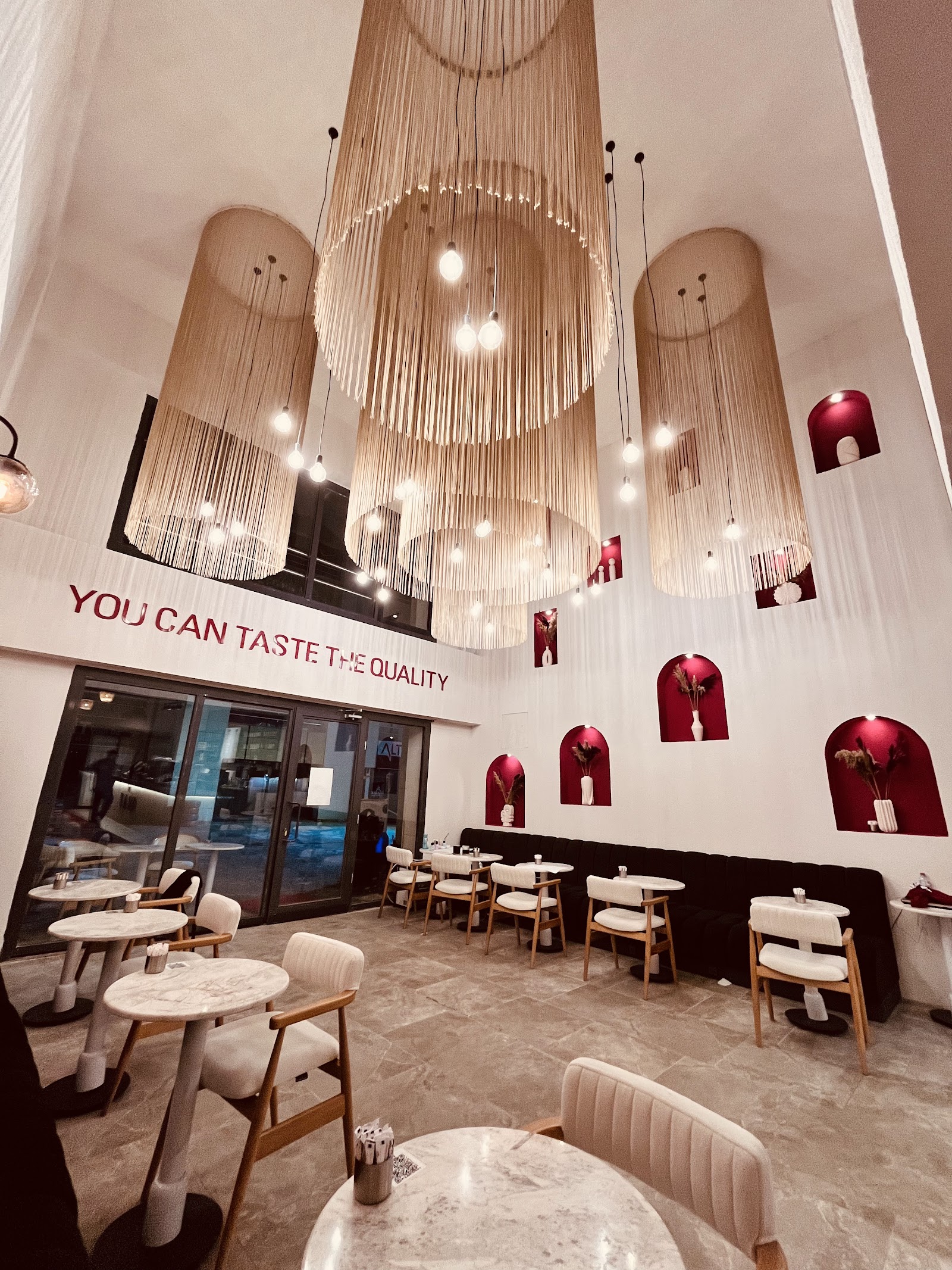 The Gray Coffee & Croissant mekanı