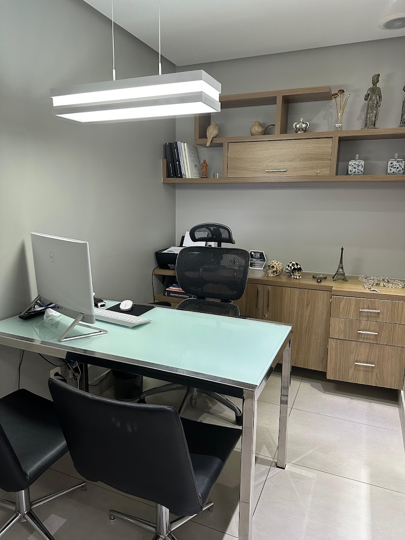 Dr. Maurício Bulhões - Implantes Dentários - foto 3