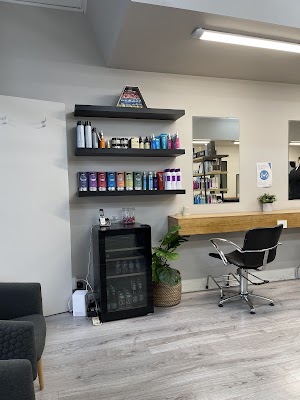 Luxe 26 Hairdressing photo 2