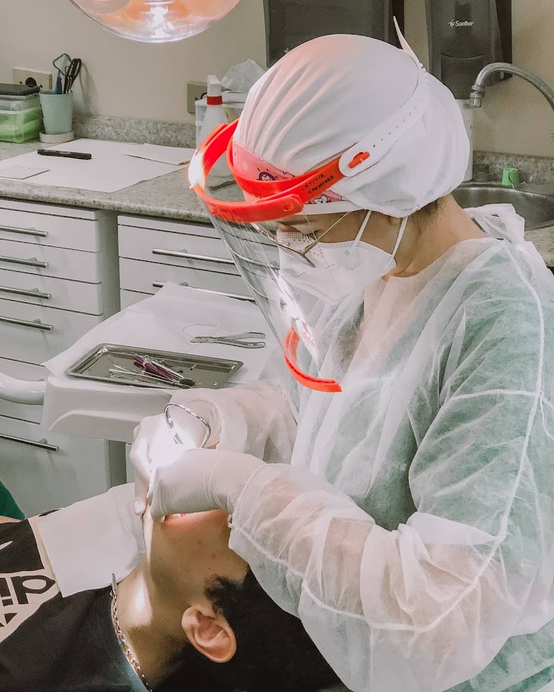 Dra Letícia Iandeyara - Dentista - Ortodontia e Alinhadores - foto 2