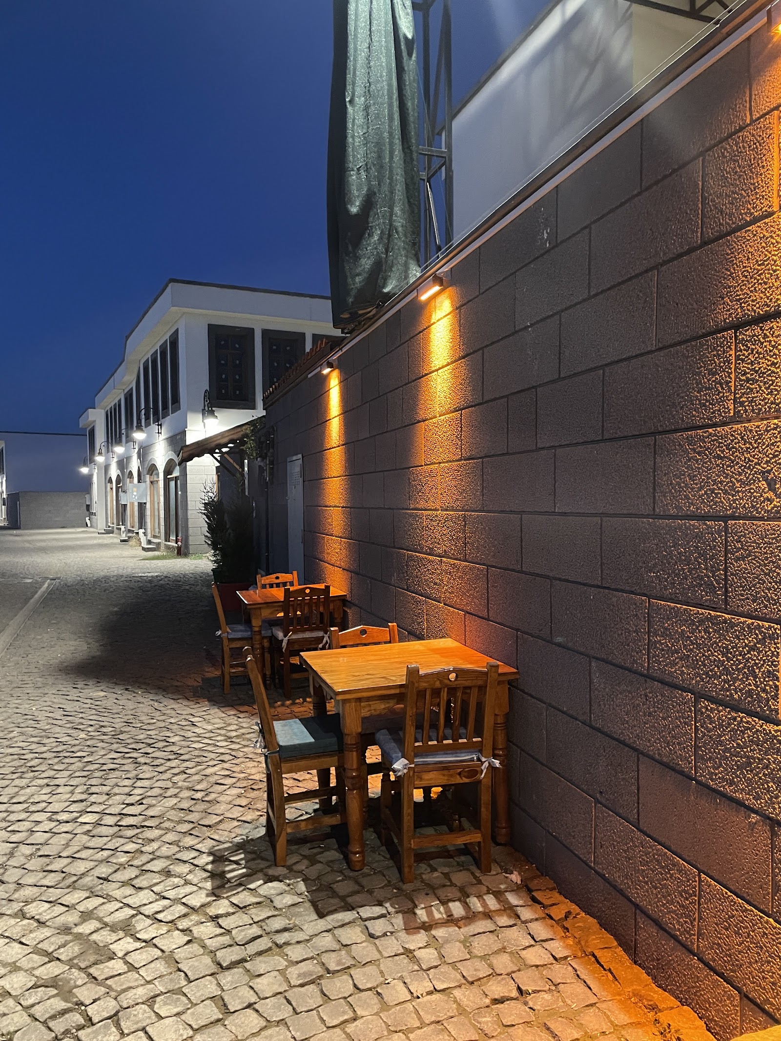 Sur Antik Han Nargile&Cafe mekanı