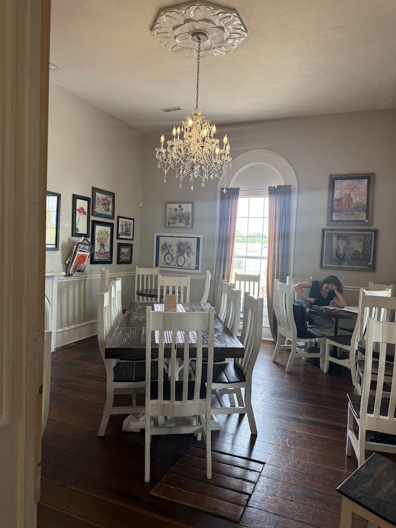 Bistro 562 & Coffee House