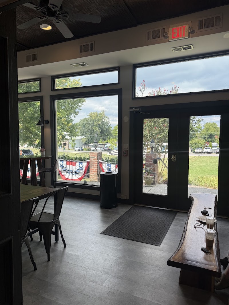 Bistro 562 & Coffee House