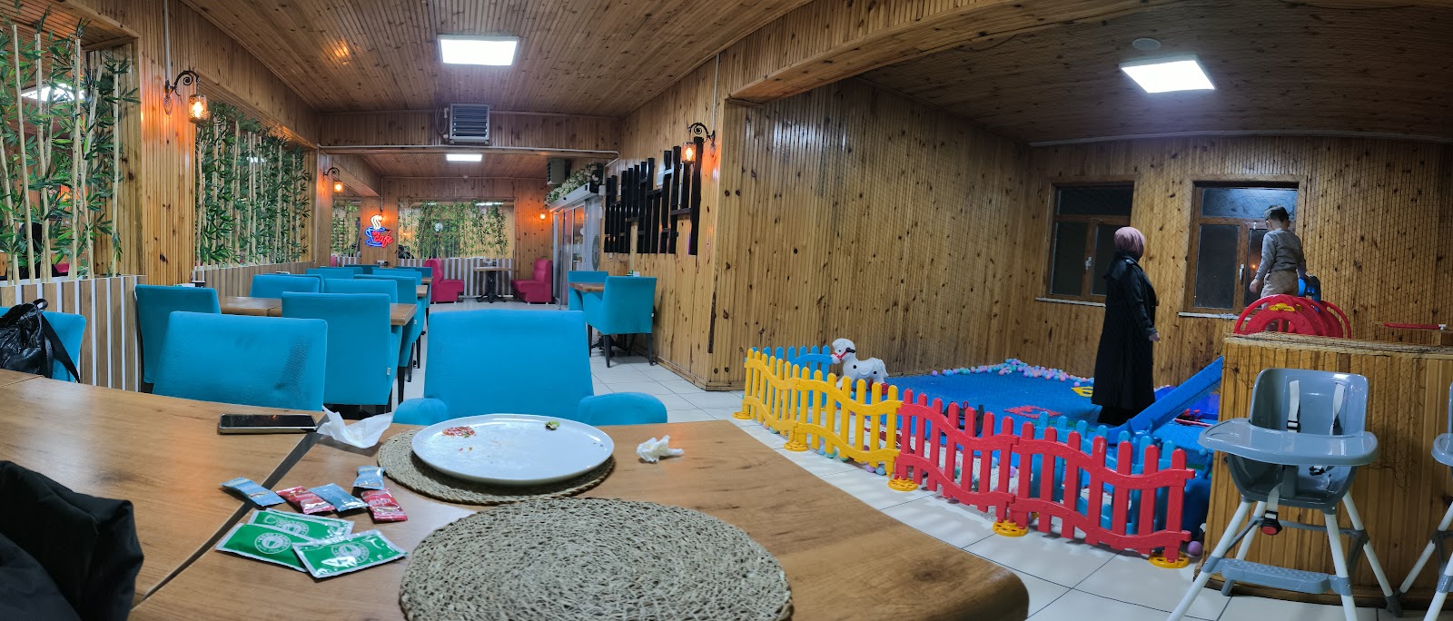 Roof Lounge mekanı