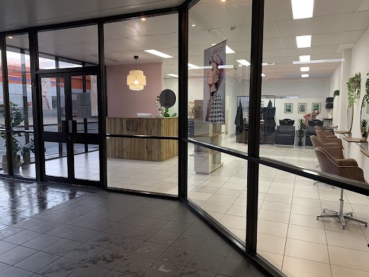 Alex Maree hair studio photo 2