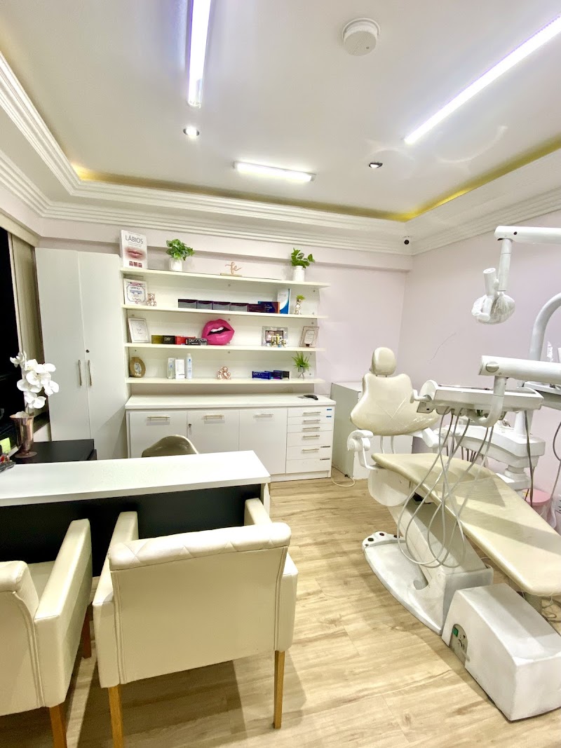 Dentista Harmonização Manaus Preenchimento Labial Dra. Anne Sadala