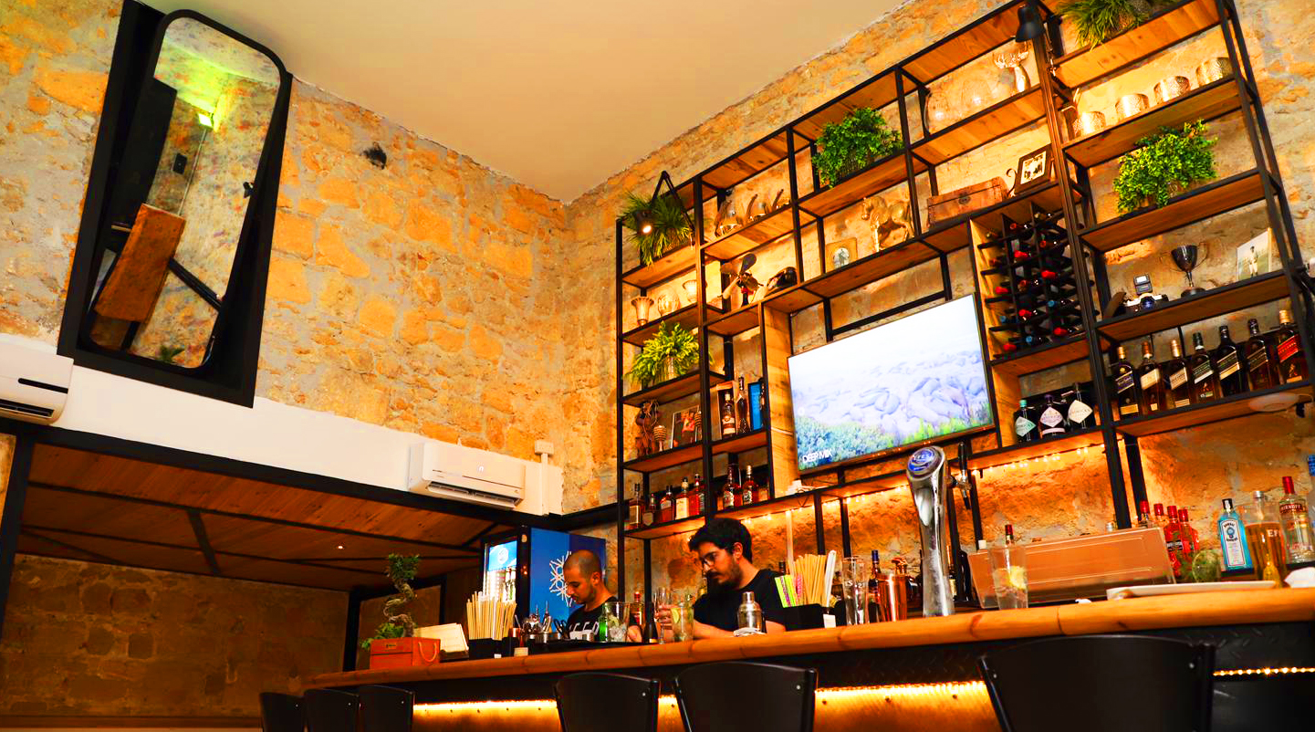 Indigo Bar mekanı
