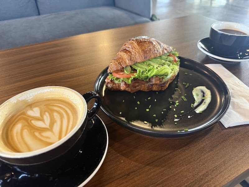 Le Petit Café Troutdale photo 3