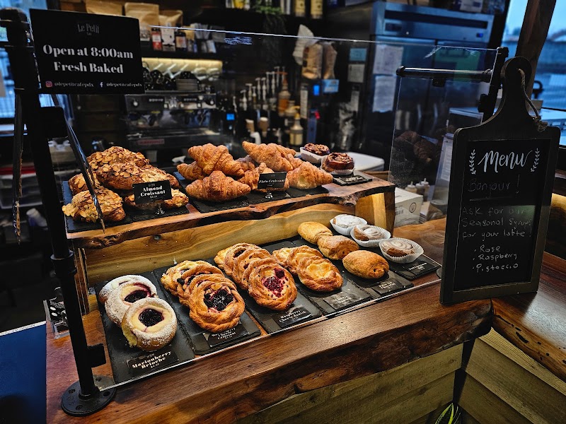 Le Petit Café Troutdale photo 1