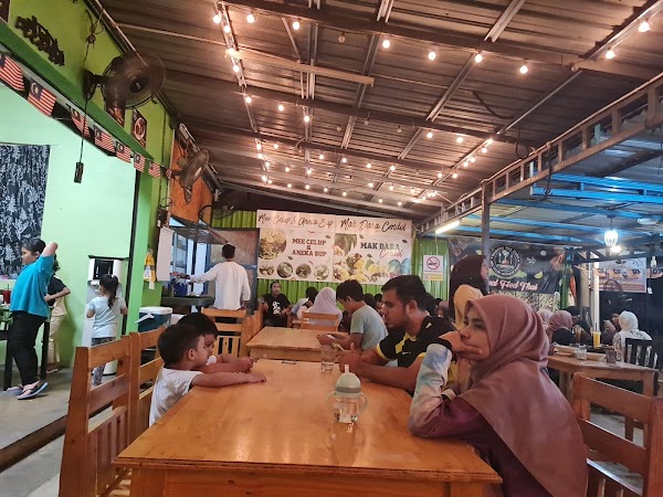 Warung Mak Dara