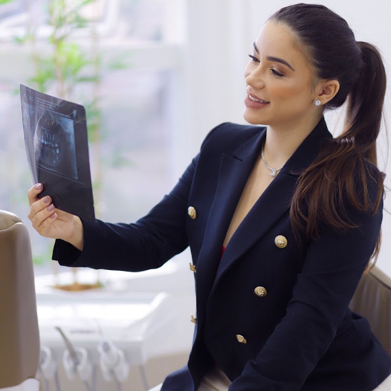 Implantare Odontologia especializada sorriso e face.