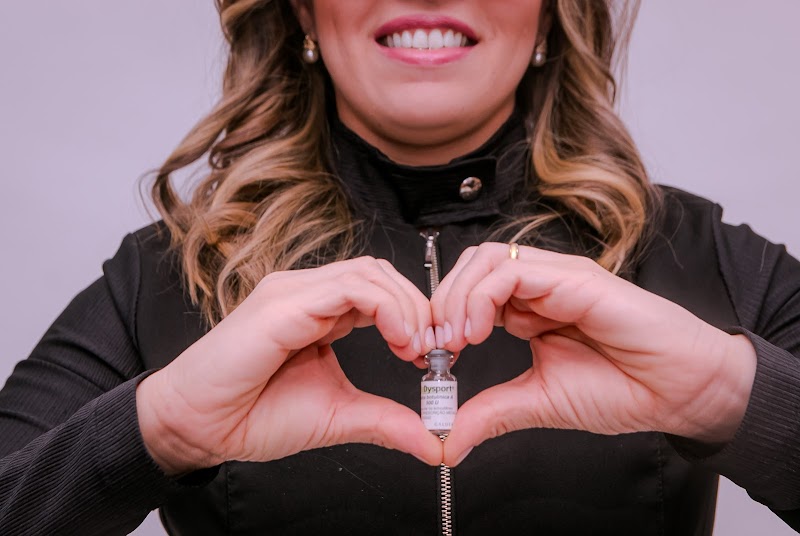 Dra. Júlia Marinho | Dentista | Implante Dentário | Lente de Contato Dental - foto 5