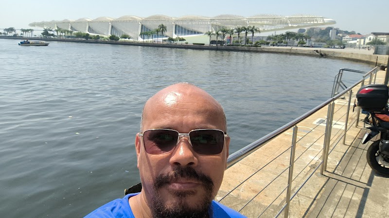 Dra. Júlia Marinho | Dentista | Implante Dentário | Lente de Contato Dental - foto 2