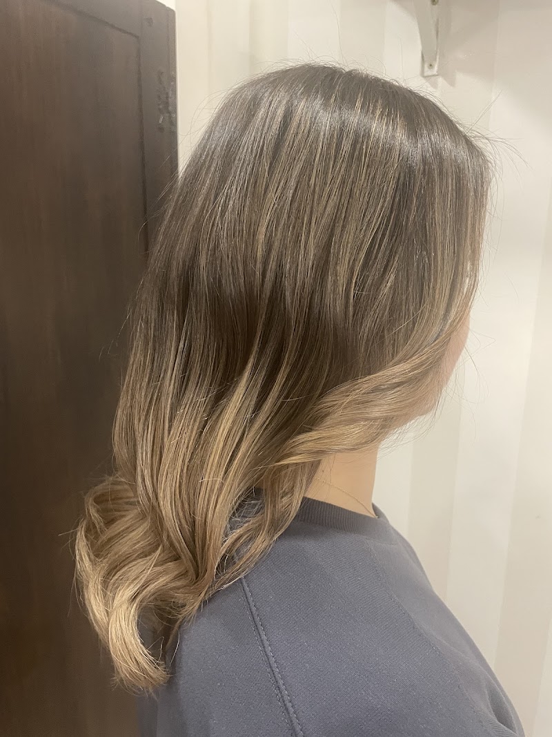 Leo Beauty Salon Barber Shop photo 3