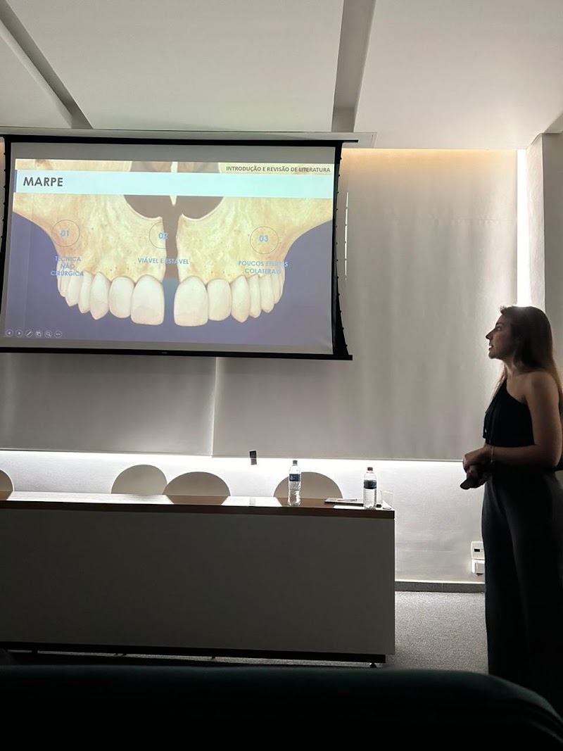 Dra. Ariane Santana Ortodontista especialista Invisalign - foto 2