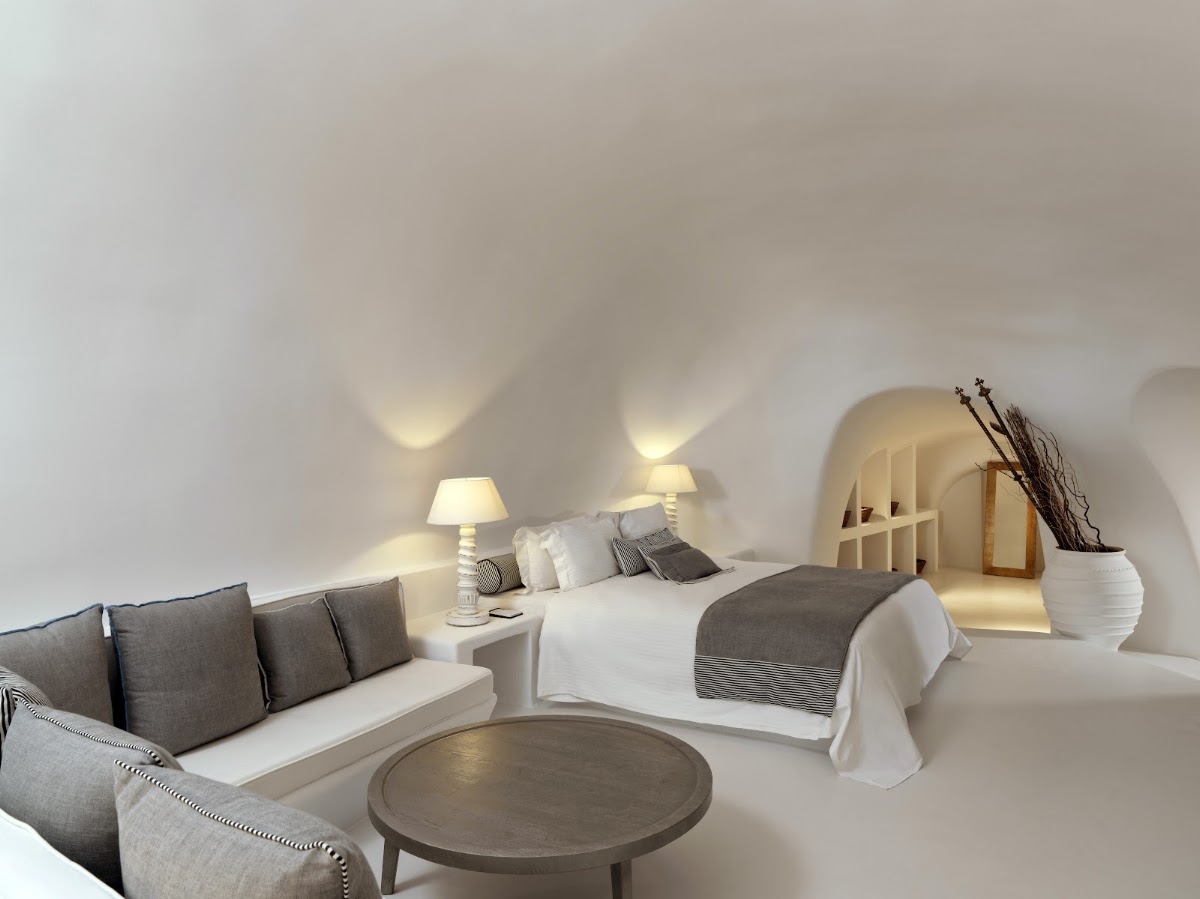 Katikies Chromata Santorini, dog-friendly hotel