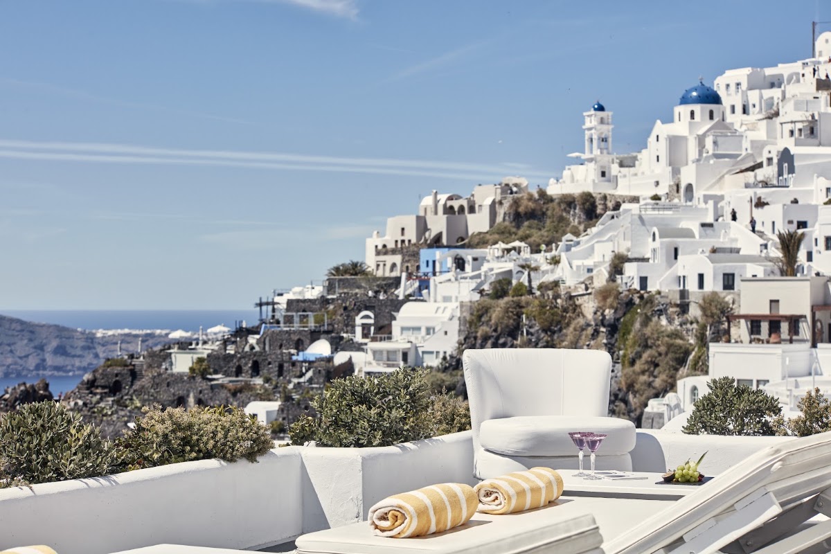 Katikies Chromata Santorini, dog-friendly hotel in Santorini