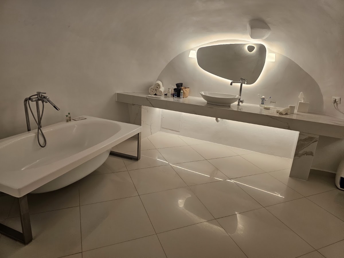Katikies Chromata Santorini, dog-friendly hotel, photo 3