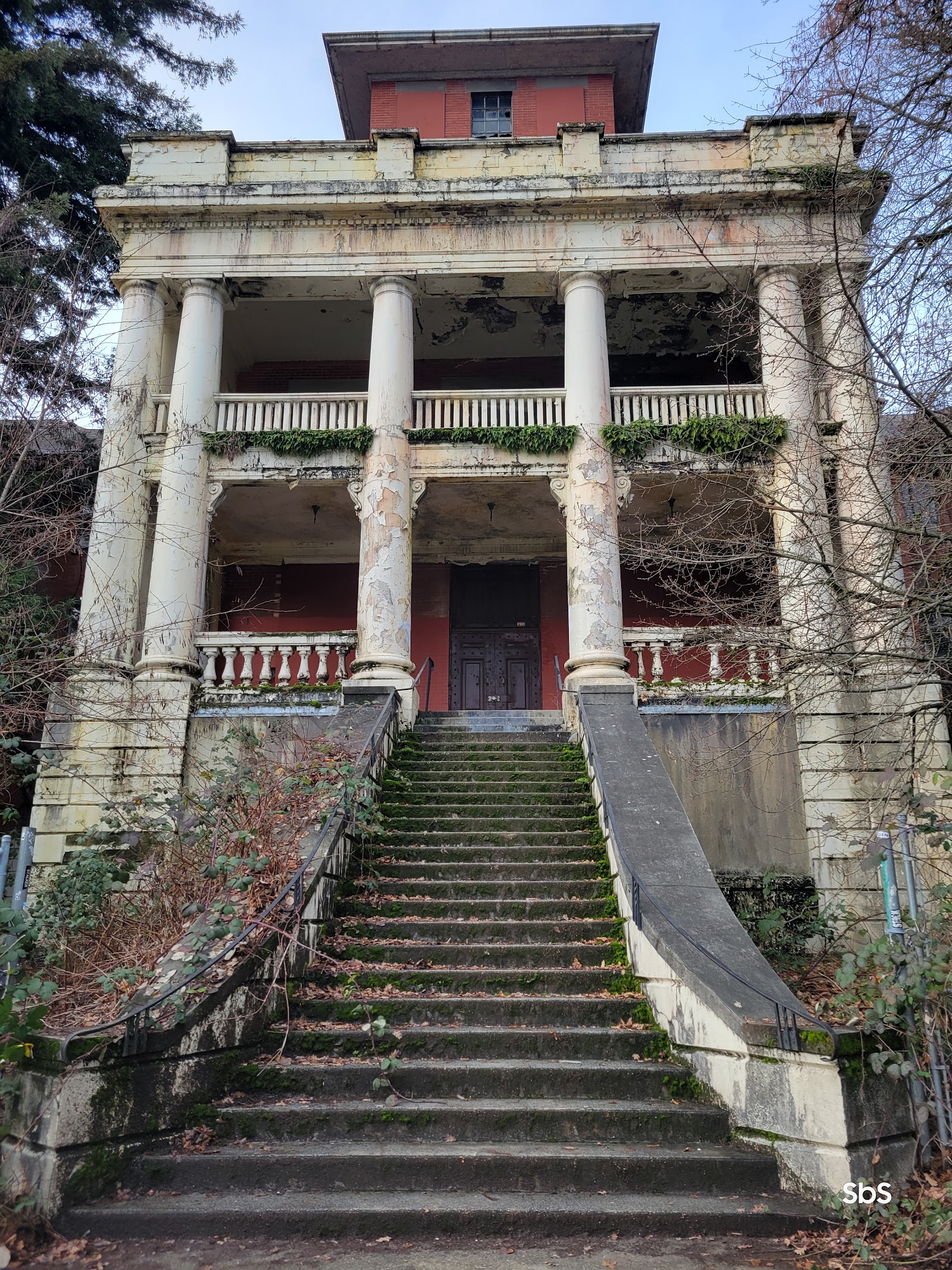 Riverview Hospital