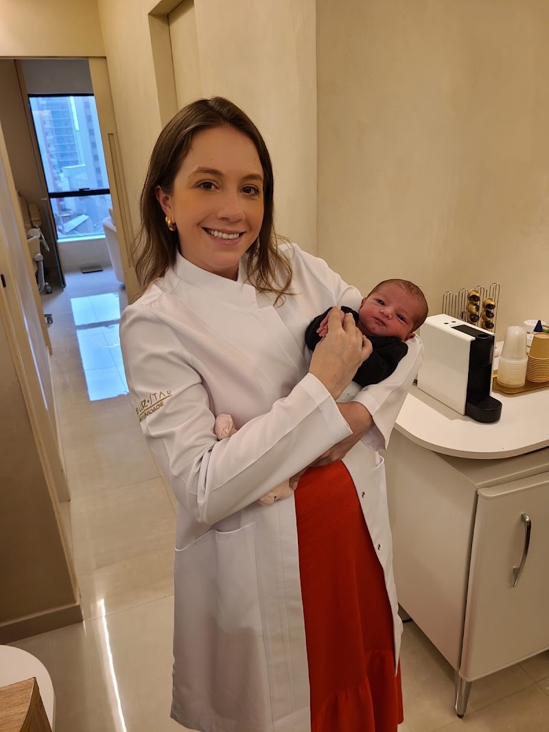 Dra. Jaqueline Santili - Ginecologista e Obstetra