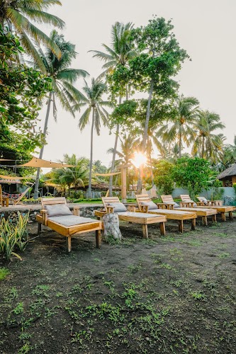 Looking 2 Good Surf & Beachfront Hotel