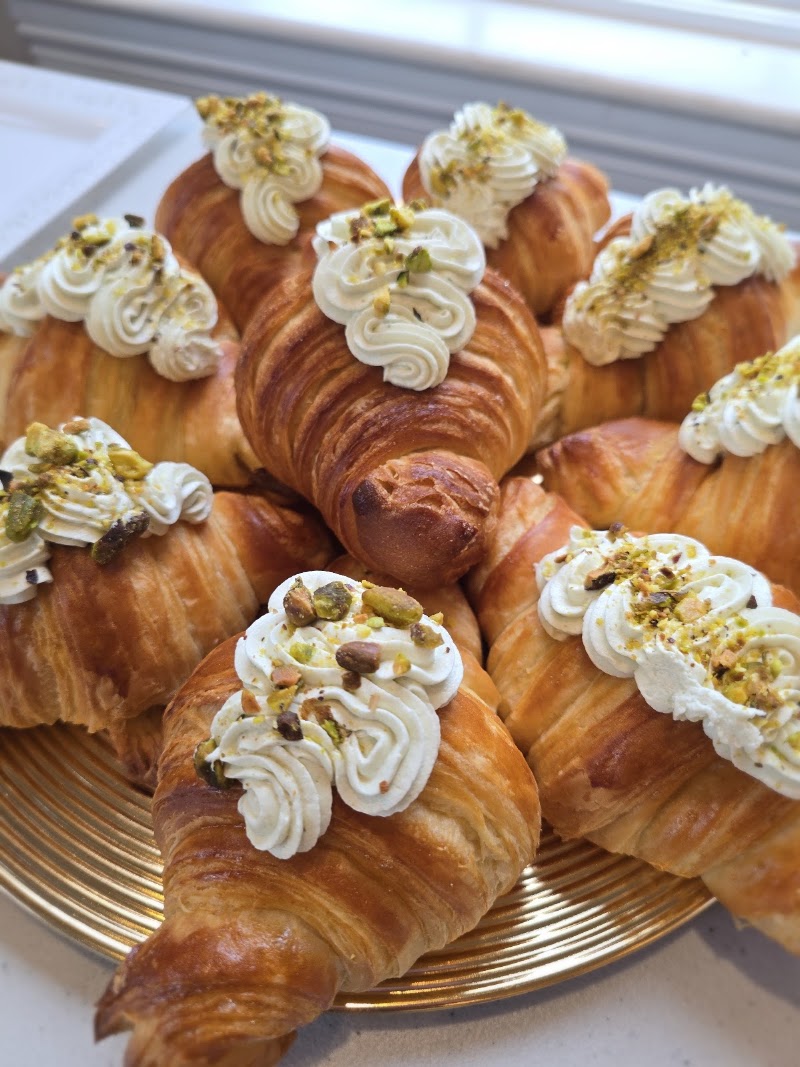 Tomasinos Bakery photo 1