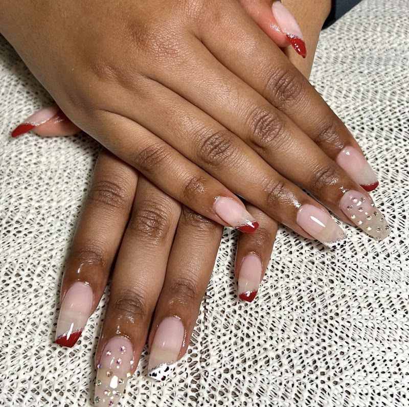 Nails by Stephanie Pediet