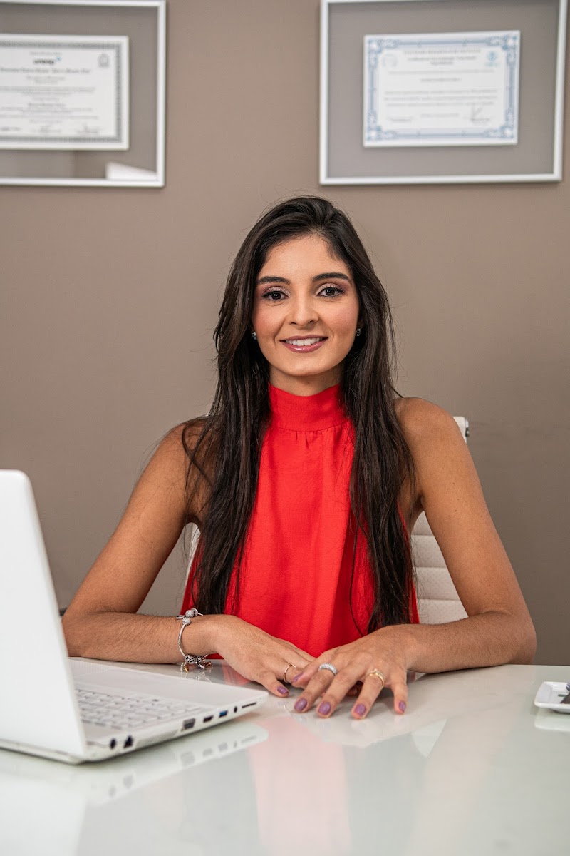 Dra. Raphaela Barreto - Odontologia/ Endodontia/ Especialista em tratamento de canal