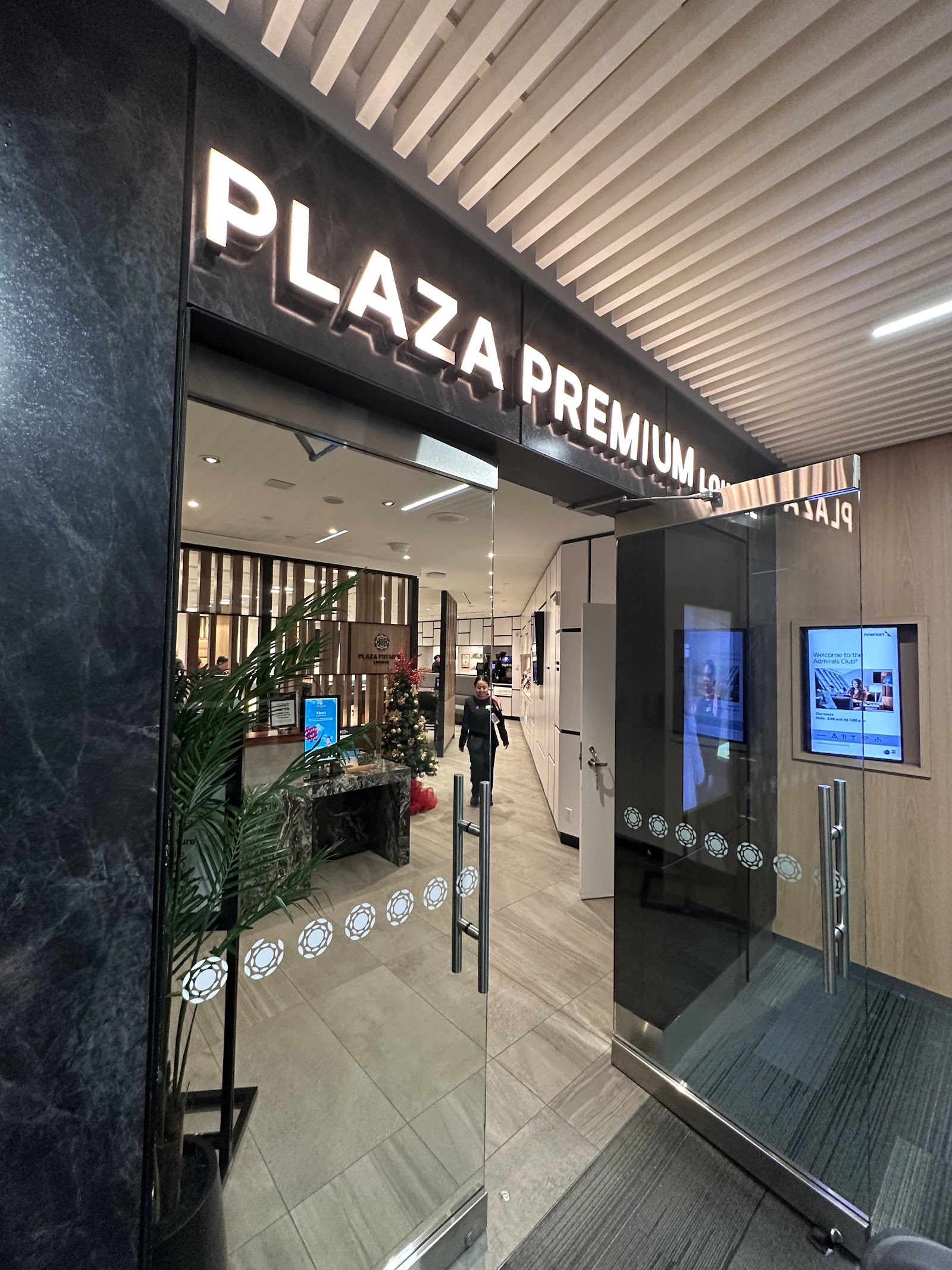 Plaza Premium Lounge (US Transborder) — photo 3 (via Google)