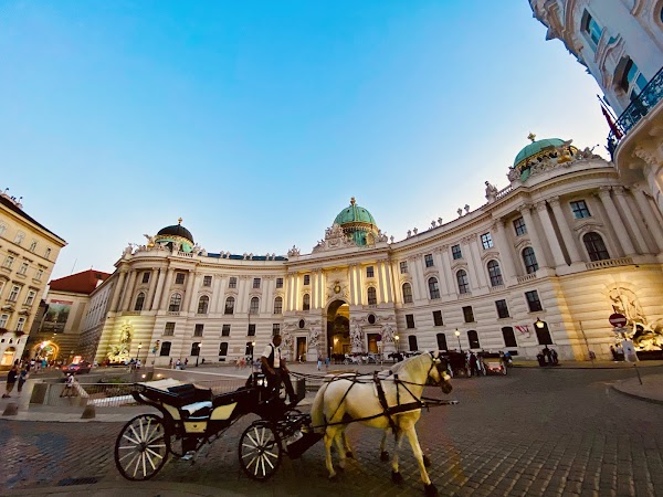 Michaelerplatz 1
