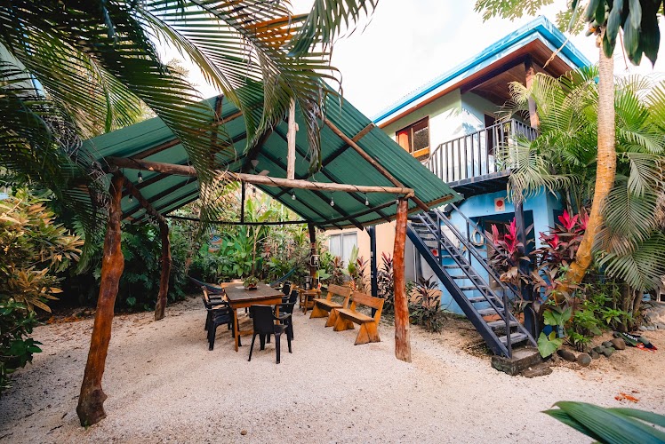 Surf Paradise Hostel · Rooms · Houses